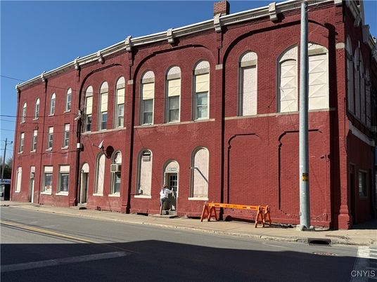 Exterior, Facade, Rowhouse