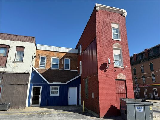 Exterior, Facade, Brick Facade, Rowhouse
