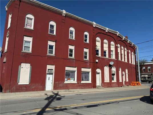 Exterior, Facade, Rowhouse