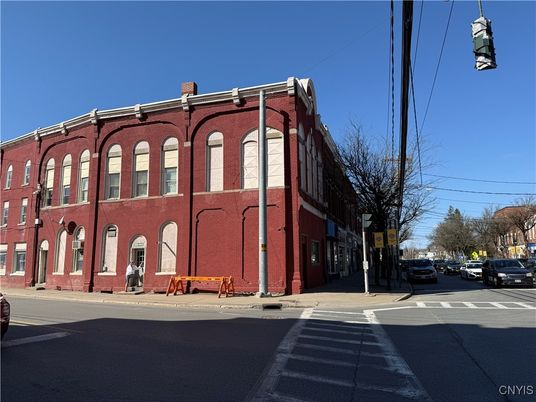Exterior, Facade, Brick Facade, Rowhouse