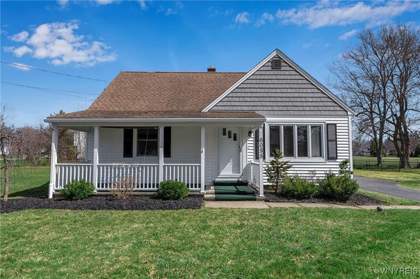 Exterior, Facade, Cape Cod