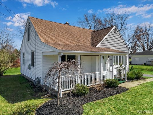 Attached, Exterior, Facade, Cape Cod