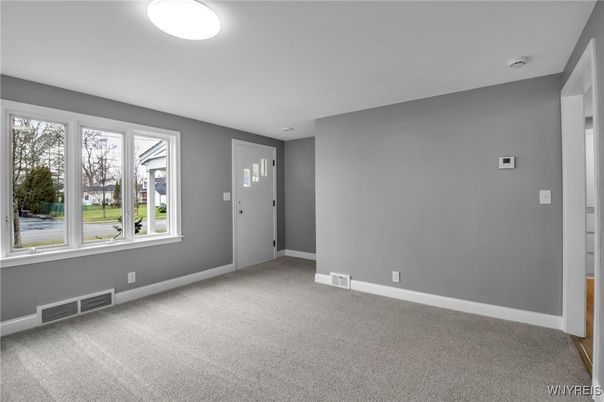 Empty room, Interior