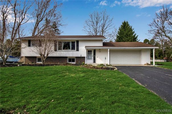 Attached, Exterior, Facade, Brick Facade, Raised Ranch