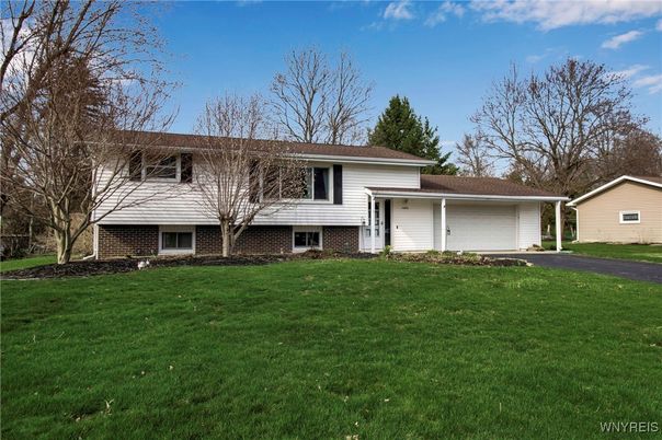 Attached, Exterior, Facade, Brick Facade, Split Level