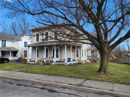 Exterior, Facade, American Foursquare
