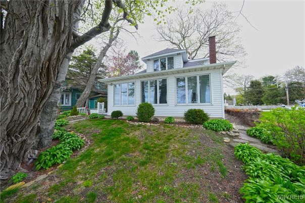 Backyard, Exterior, Facade, American Foursquare