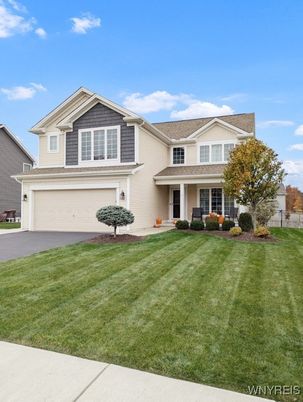 Attached, Exterior, Facade, American Craftsman