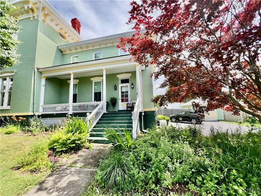 Exterior, Facade, American Foursquare