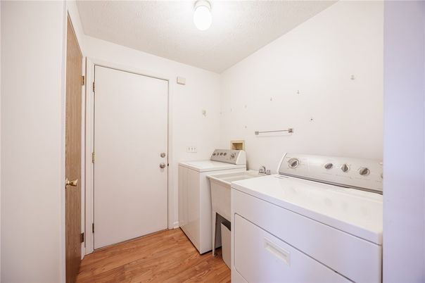 Interior, Utility Closets, Washer, Wood Texture Flooring