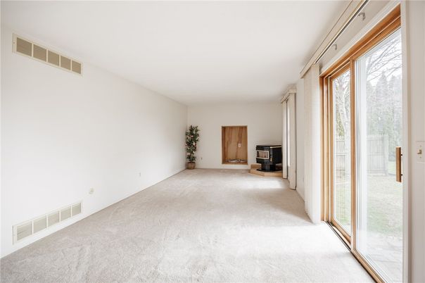 Empty room, Interior