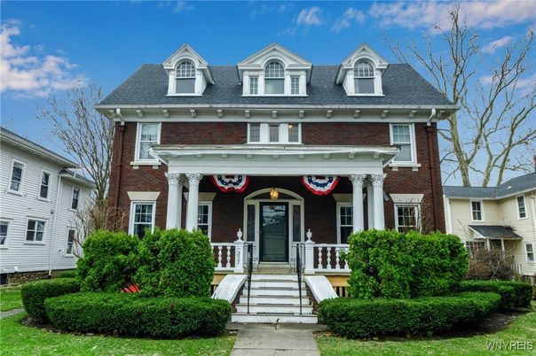 Exterior, Facade, Brick Facade, American Foursquare