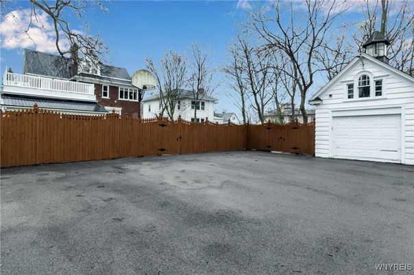 Detached Garage, Exterior