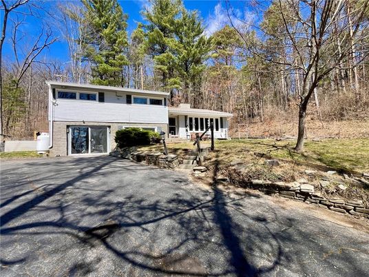 Backyard, Exterior, Facade, Raised Ranch