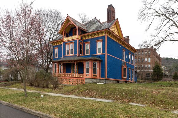 Backyard, Exterior, Facade, Queen Anne Victorian