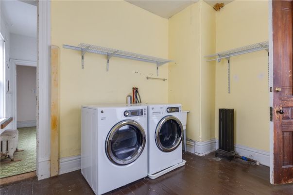 Interior, Washer, Wood Texture Flooring