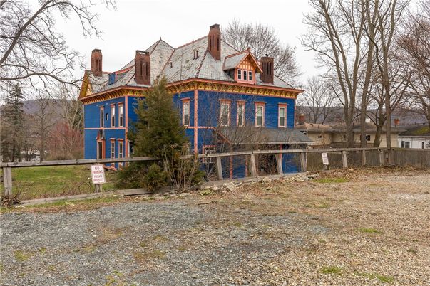 Backyard, Exterior, Facade, Queen Anne Victorian