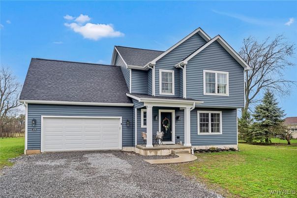 Attached, Exterior, Facade, Farmhouse