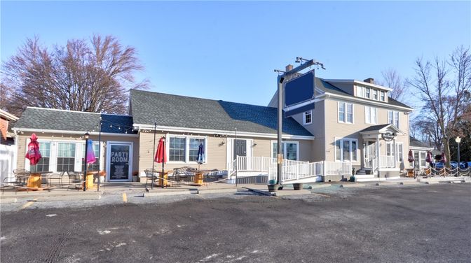 Exterior, Facade, Cape Cod