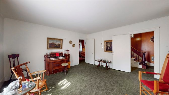 Interior, Piano