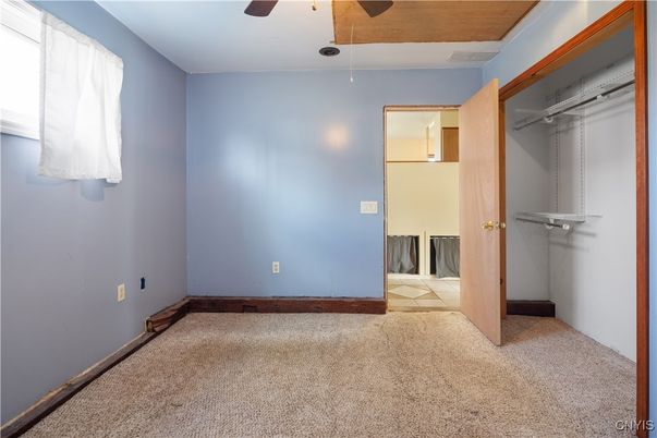 Empty room, Interior