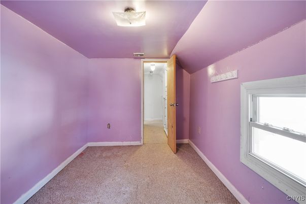 Empty room, Interior
