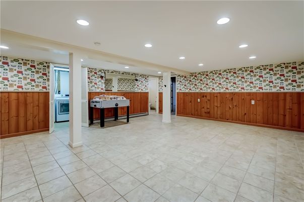 Game Room, Interior, Recessed Lighting