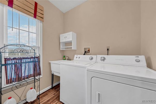 Interior, Utility Closets, Washer, Wood Texture Flooring