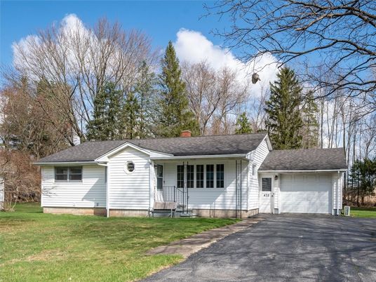 Attached, Exterior, Facade, Ranch