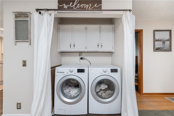 Interior, Washer, Wood Texture Flooring