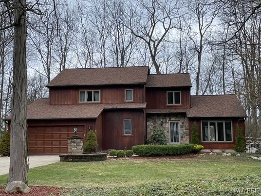 Attached, Exterior, Facade, Split Level