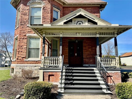 Exterior, Facade, Brick Facade, Queen Anne Victorian
