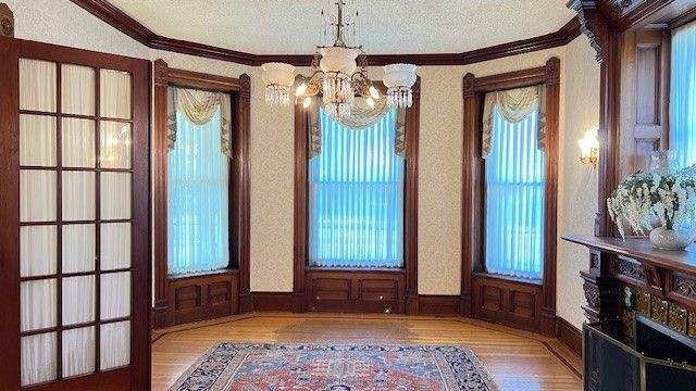 Chandelier, Interior, Wood Texture Flooring