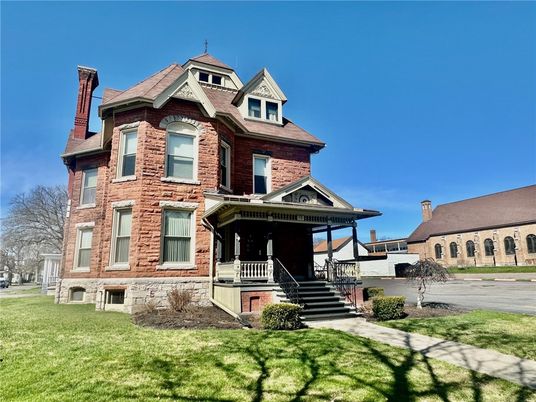Exterior, Facade, Brick Facade, Queen Anne Victorian