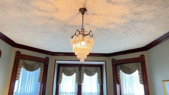 Chandelier, Interior