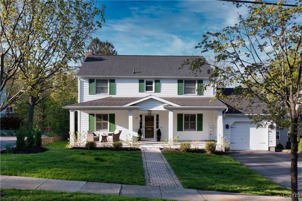 Attached, Exterior, Facade, American Foursquare