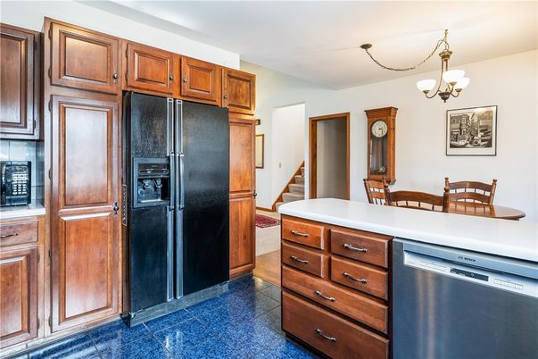 Chandelier, Dining room, Interior, Kitchen, Stainless Steel Appliances