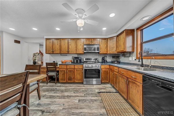 Dining room, Interior, Kitchen, Recessed Lighting, Stainless Steel Appliances