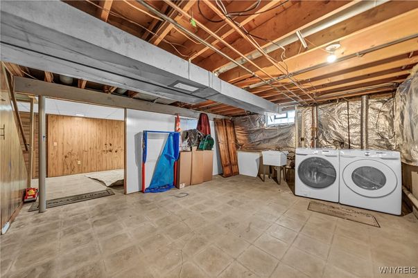 Interior, Washer, Wooden Beams