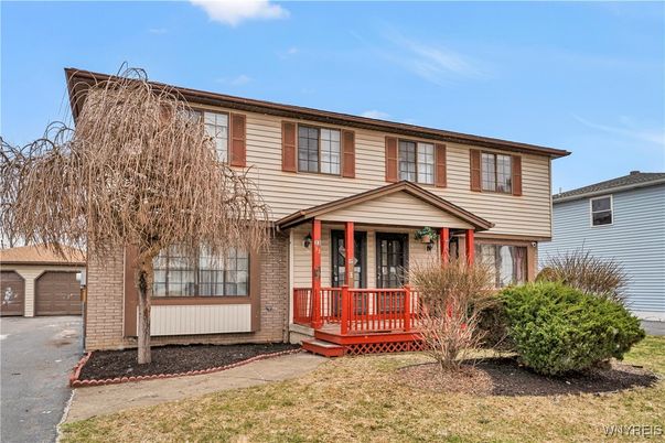 Exterior, Facade, Brick Facade, Split Level