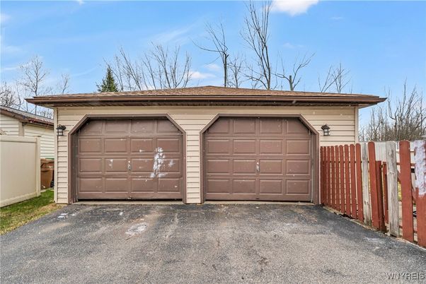Detached Garage, Exterior