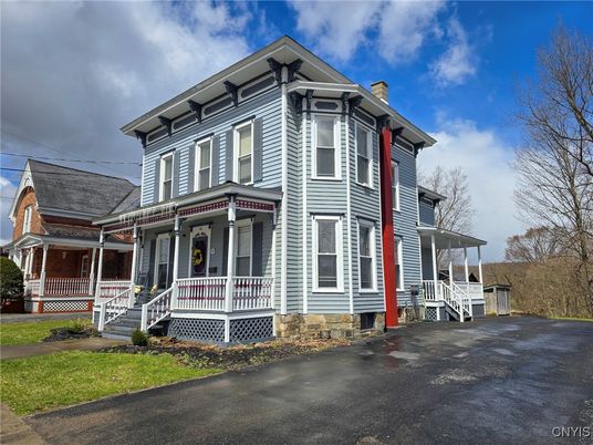 Exterior, Facade, Queen Anne Victorian