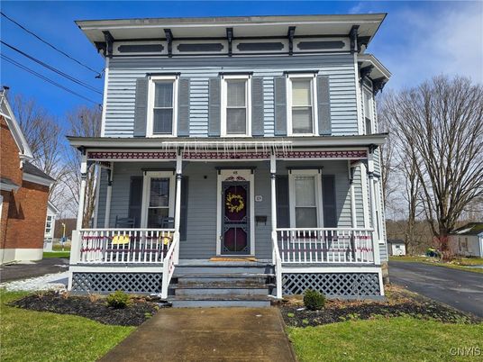 Exterior, Facade, American Foursquare