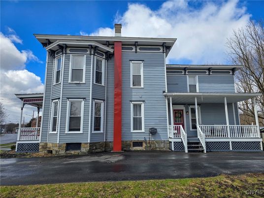 Exterior, Facade, American Foursquare