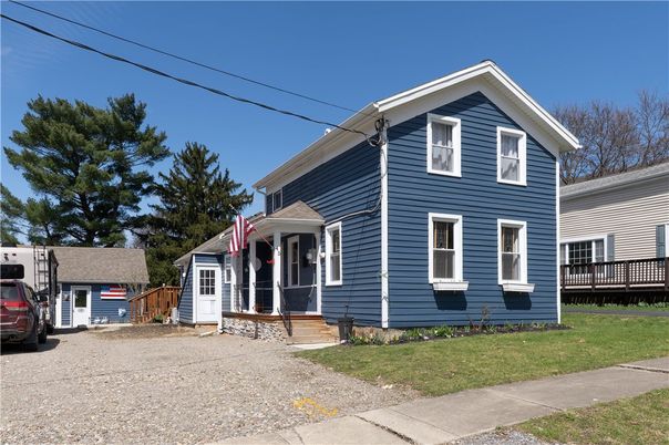 Exterior, Facade, Queen Anne Victorian