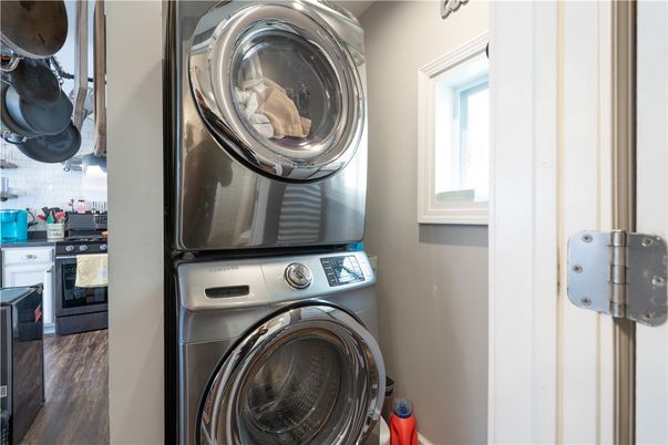 Interior, Utility Closets, Washer, Wood Texture Flooring
