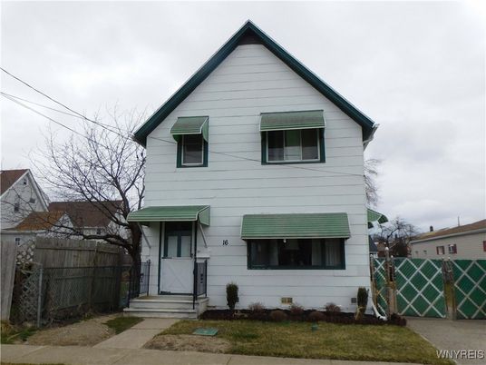 Exterior, Facade, Queen Anne Victorian