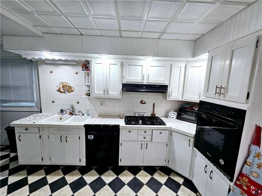 Interior, Kitchen, Tile Countertops