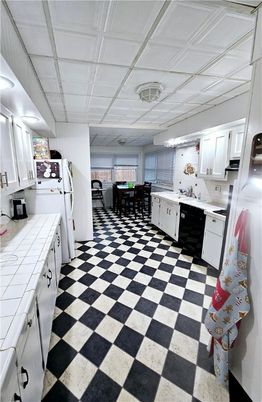 Interior, Kitchen, Tile Countertops