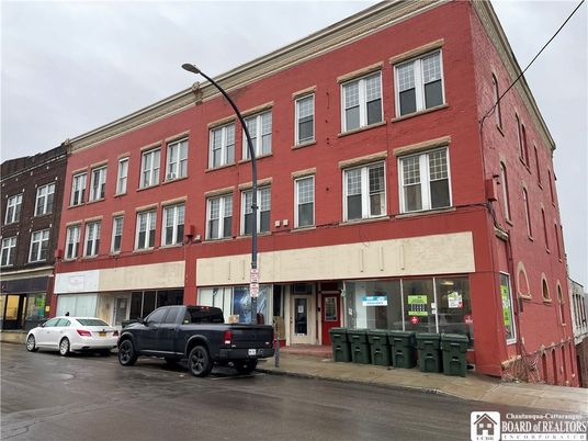 Exterior, Facade, Rowhouse